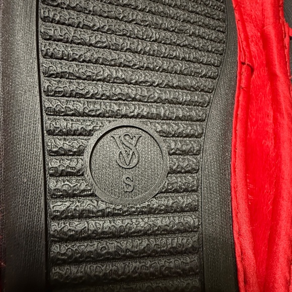 VICTORIA'S SECRET Luxe Plush Closed-Toe Slippers SZ S -Red NEW - Picture 8 of 12